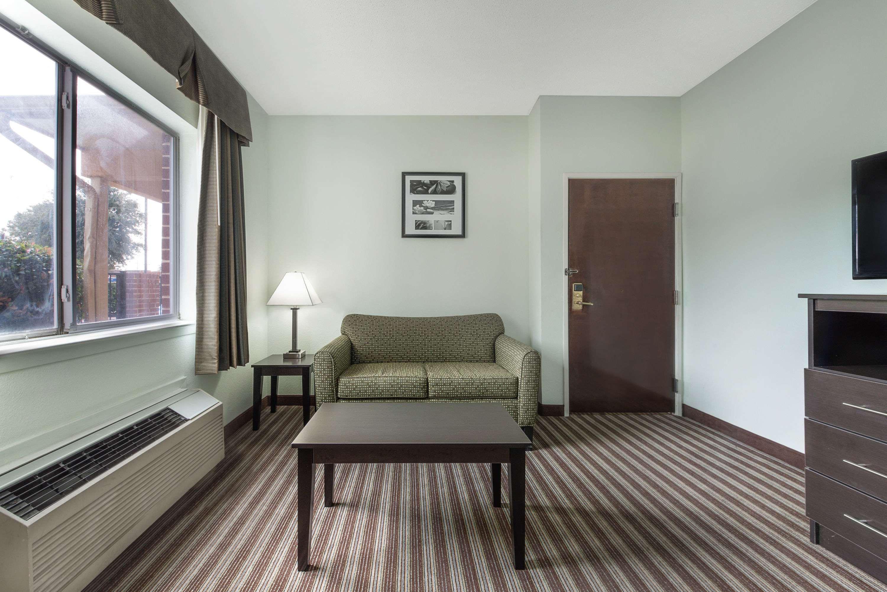 Days Inn & Suites By Wyndham דאלאס מראה חיצוני תמונה