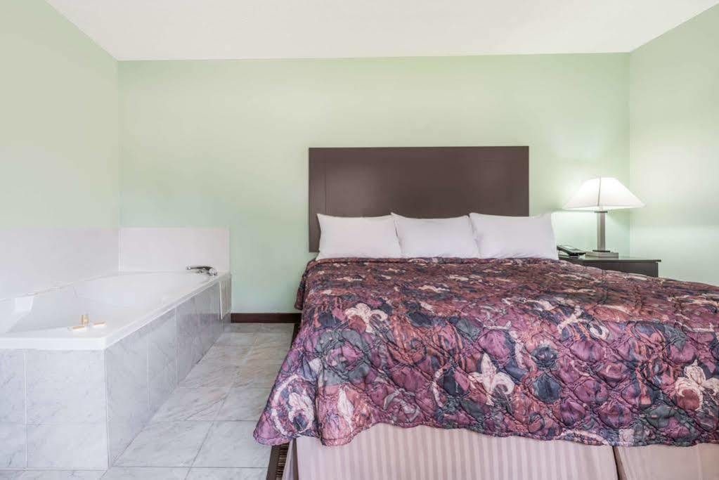 Days Inn & Suites By Wyndham דאלאס מראה חיצוני תמונה